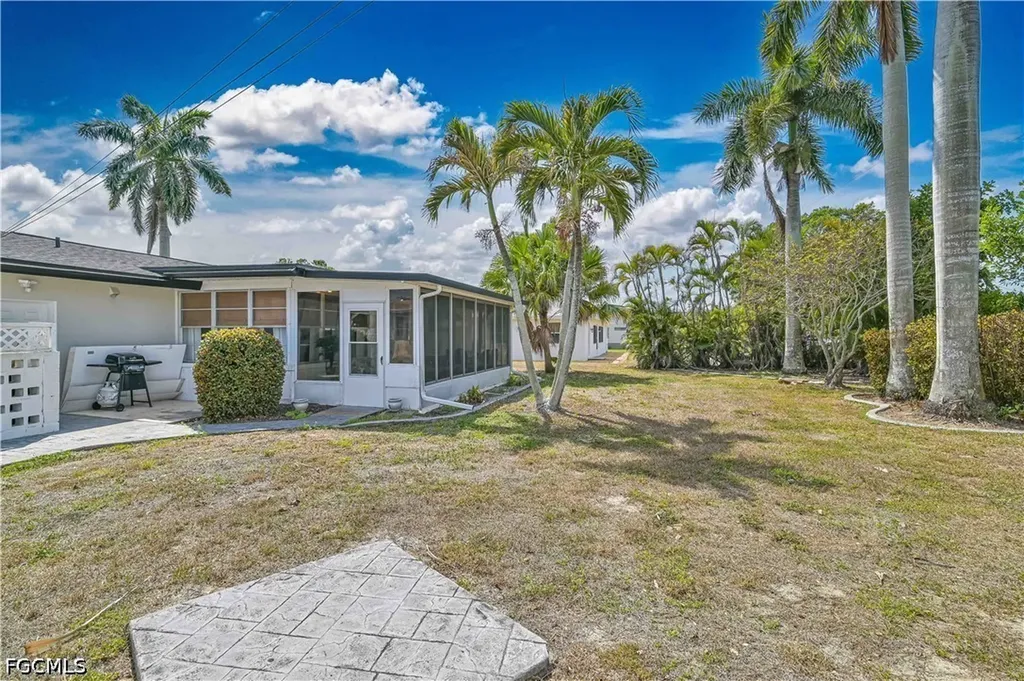 4520 SE 9th Avenue Cape Coral FL 33904