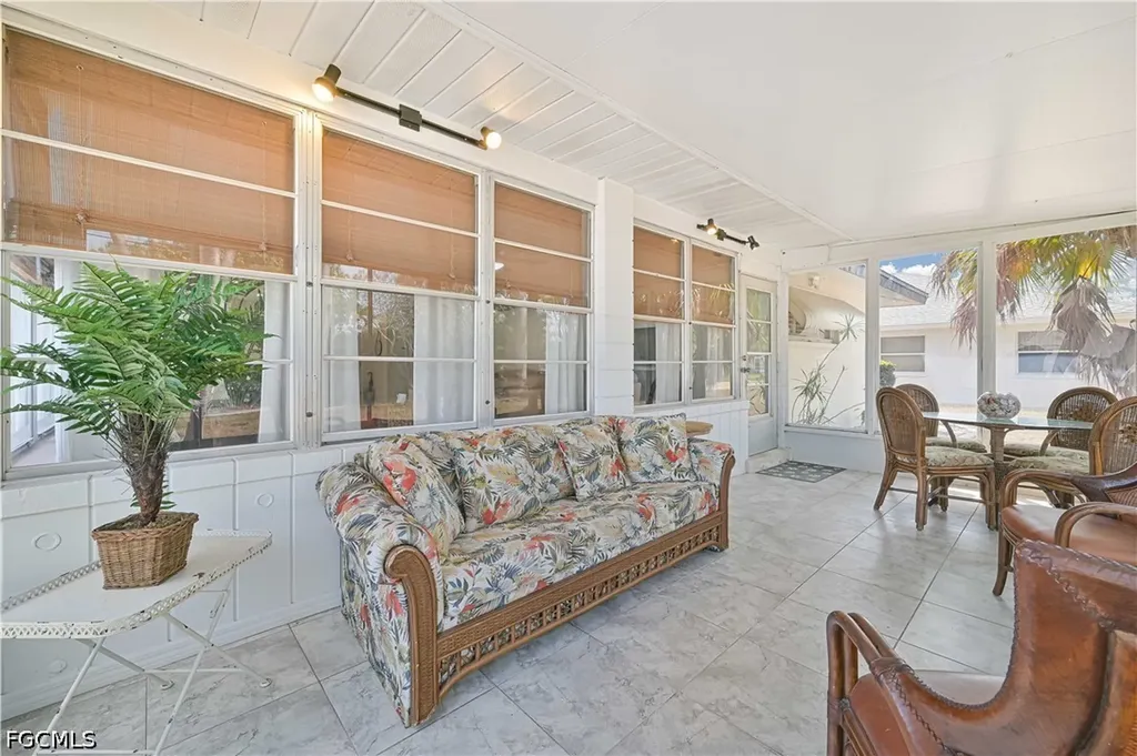 4520 SE 9th Avenue Cape Coral FL 33904