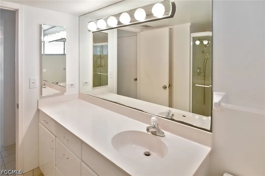 200 Periwinkle Way Sanibel FL 33957