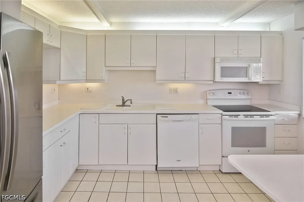 200 Periwinkle Way Sanibel FL 33957