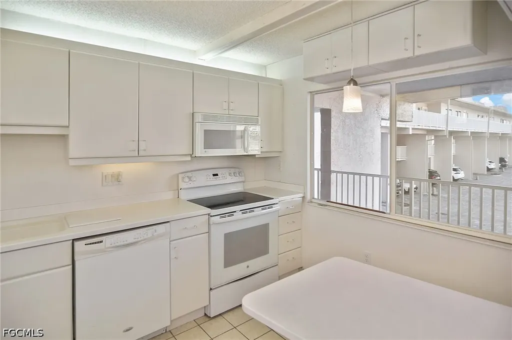 200 Periwinkle Way Sanibel FL 33957