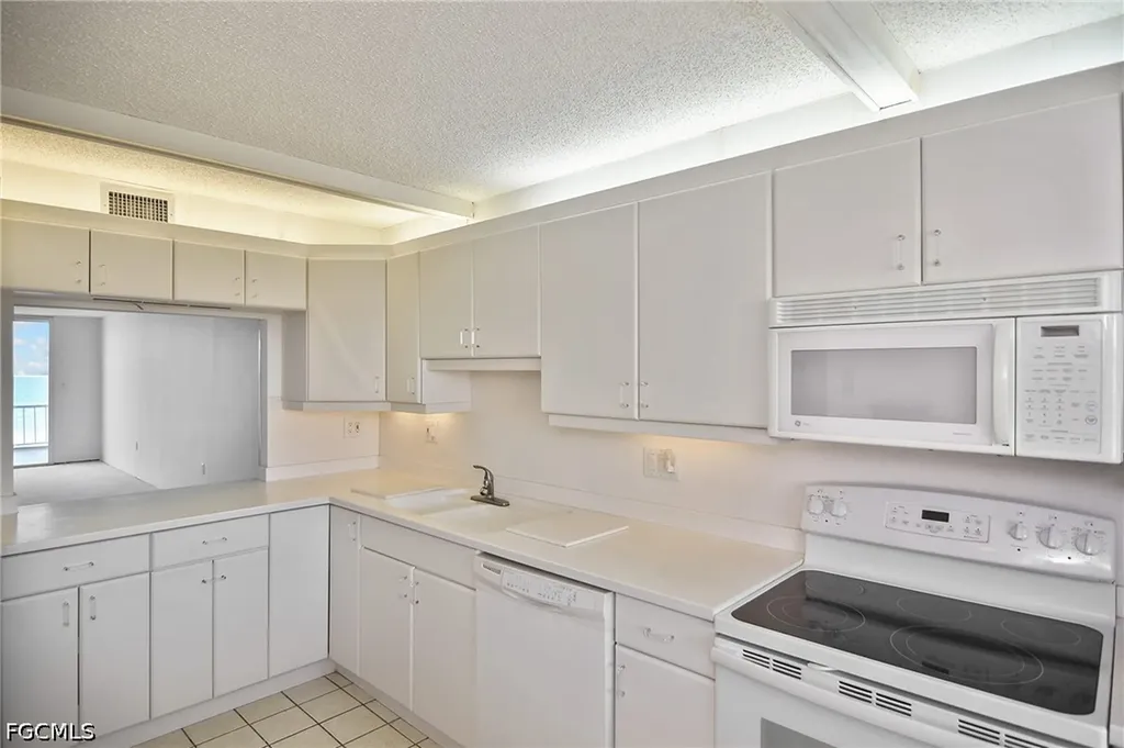 200 Periwinkle Way Sanibel FL 33957