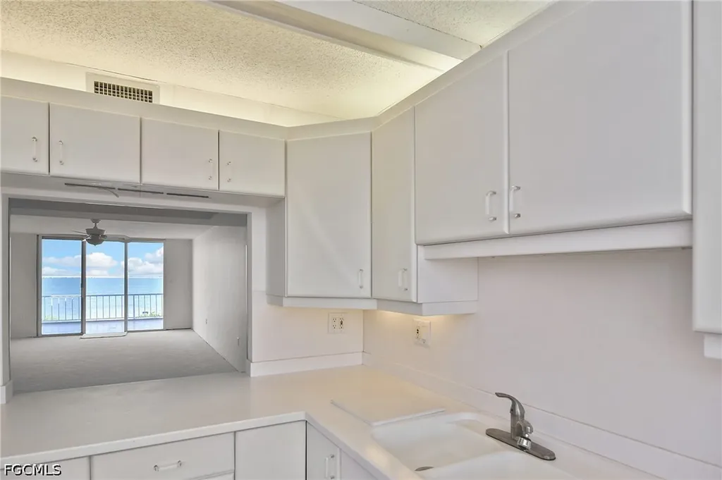 200 Periwinkle Way Sanibel FL 33957