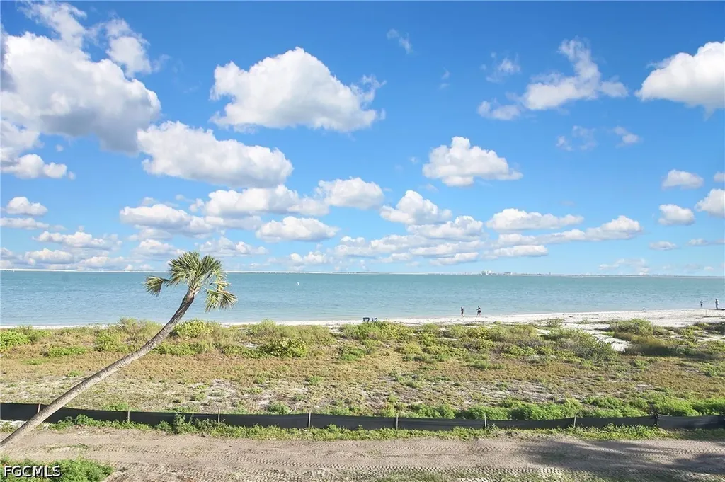 200 Periwinkle Way Sanibel FL 33957