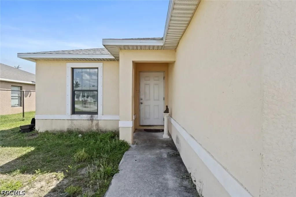 126/128 SE 12th Street Cape Coral FL 33990