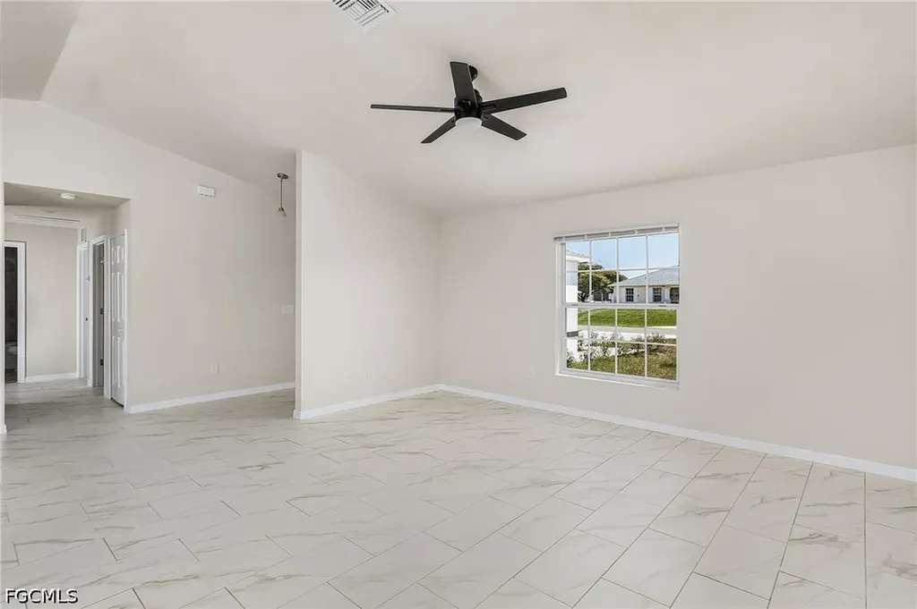 916 NE 1st Place Cape Coral FL 33909
