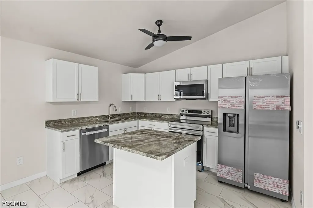916 NE 1st Place Cape Coral FL 33909