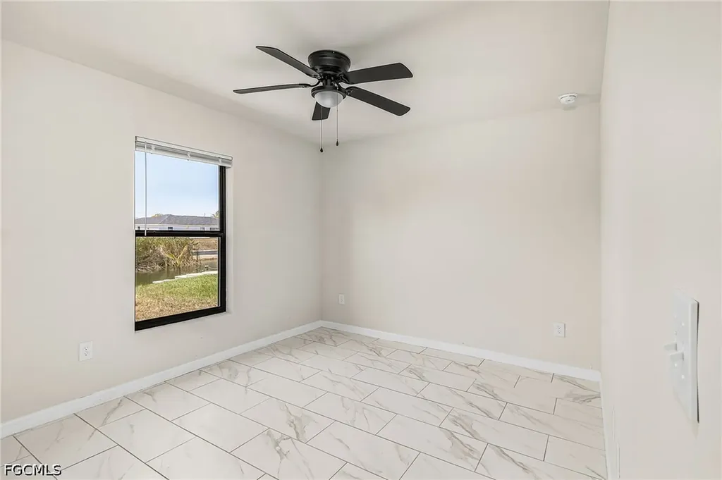 916 NE 1st Place Cape Coral FL 33909