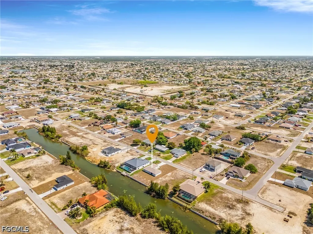 916 NE 1st Place Cape Coral FL 33909