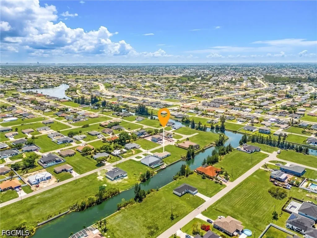 916 NE 1st Place Cape Coral FL 33909