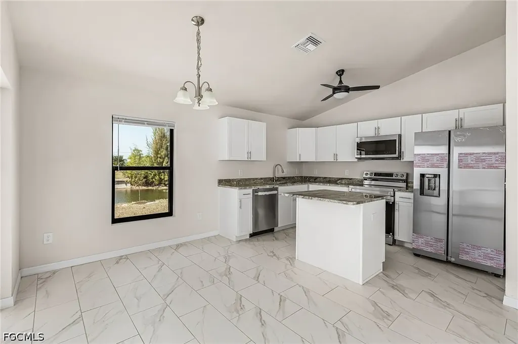 916 NE 1st Place Cape Coral FL 33909