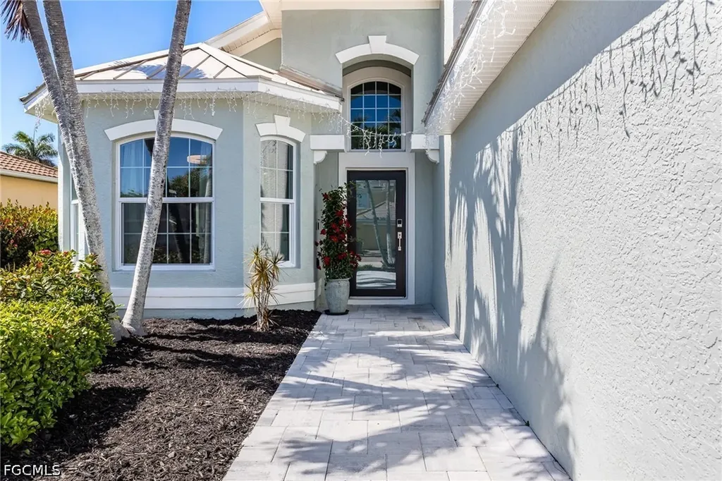 2513 Blackburn Circle Cape Coral FL 33991