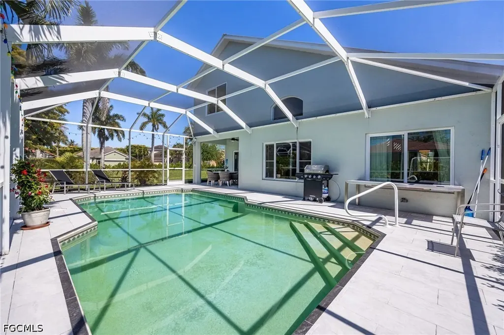 2513 Blackburn Circle Cape Coral FL 33991