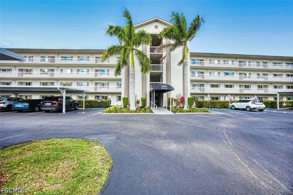 Fort Myers FL, 14871 Hole In 1 Circle, Unit 205