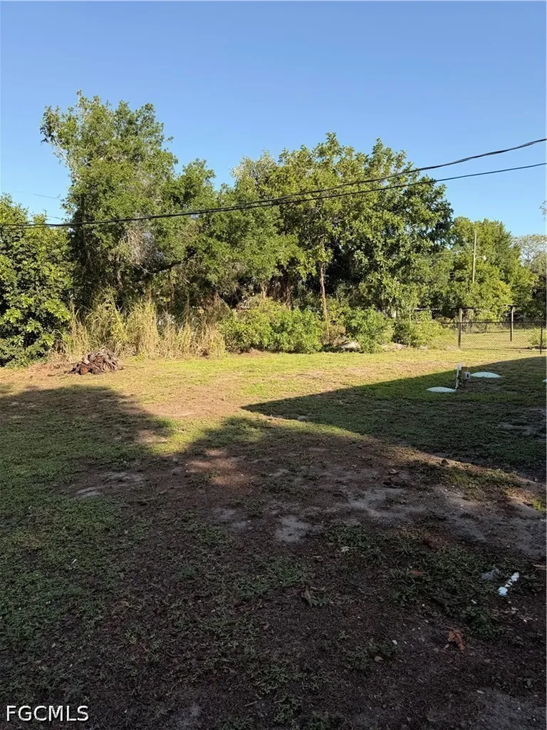 3044 Broadway Fort Myers FL 33901