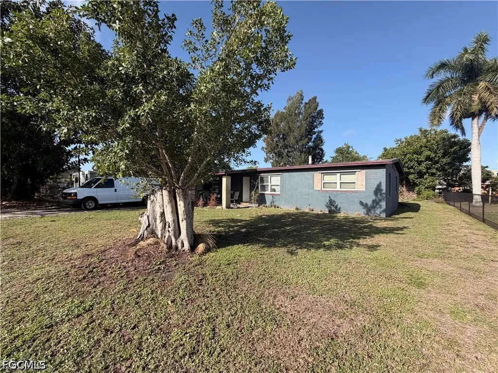 3044 Broadway Fort Myers FL 33901