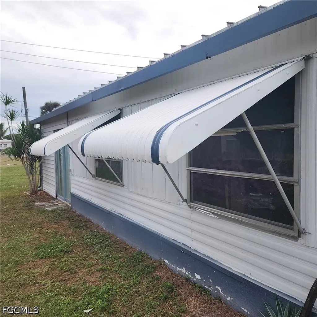 110 Gaslight Avenue North Fort Myers FL 33917