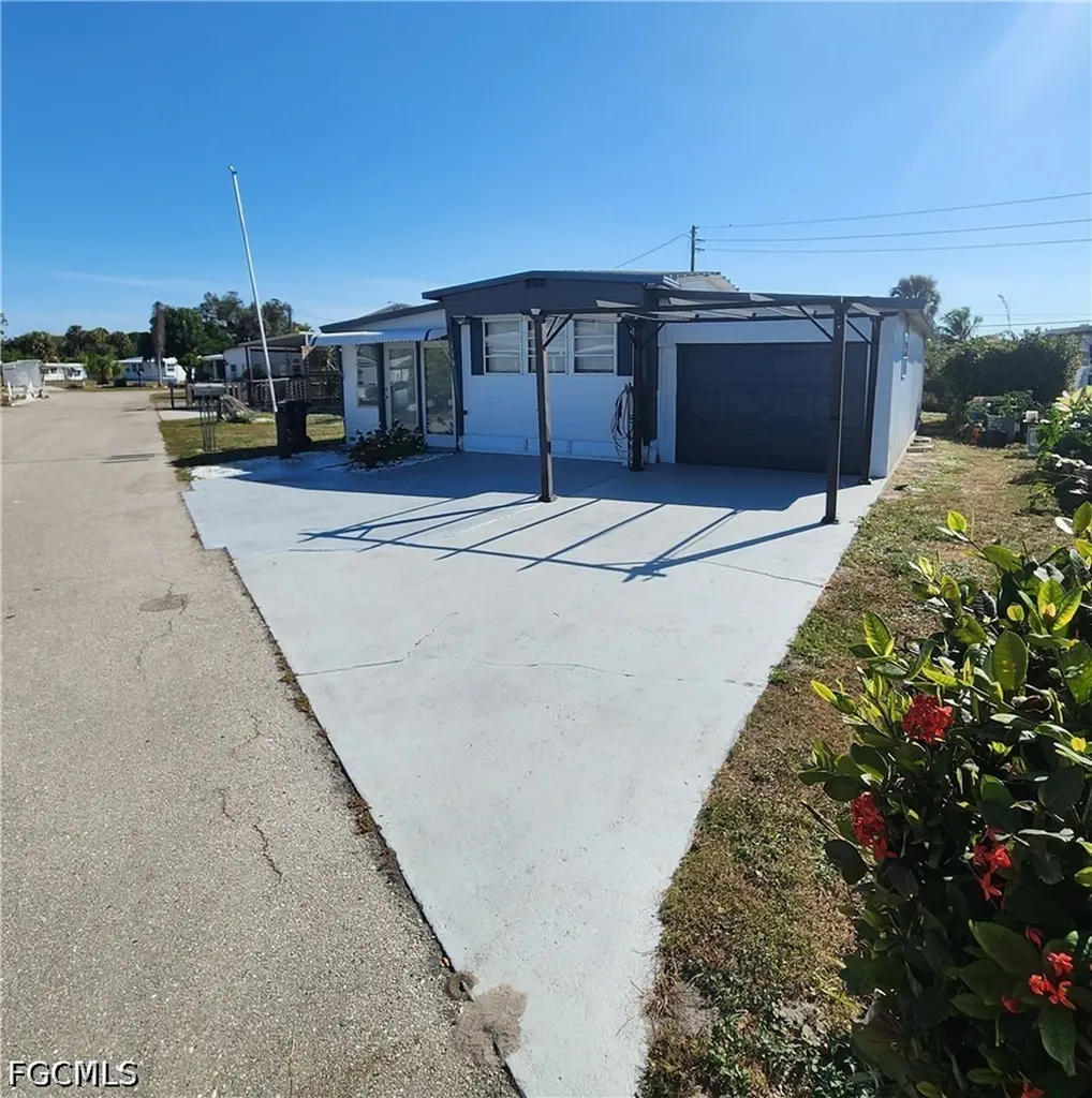 110 Gaslight Avenue North Fort Myers FL 33917