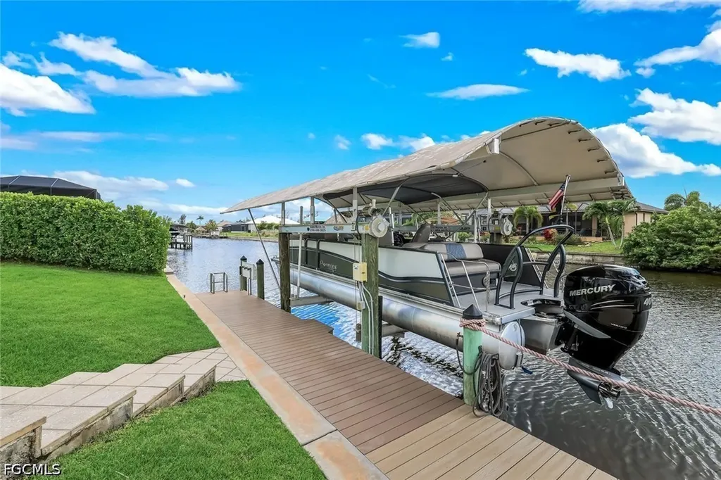 128 NW 39th Avenue Cape Coral FL 33993