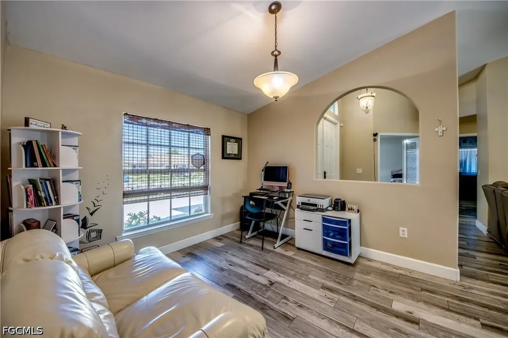 2613 SW 7th Place Cape Coral FL 33914