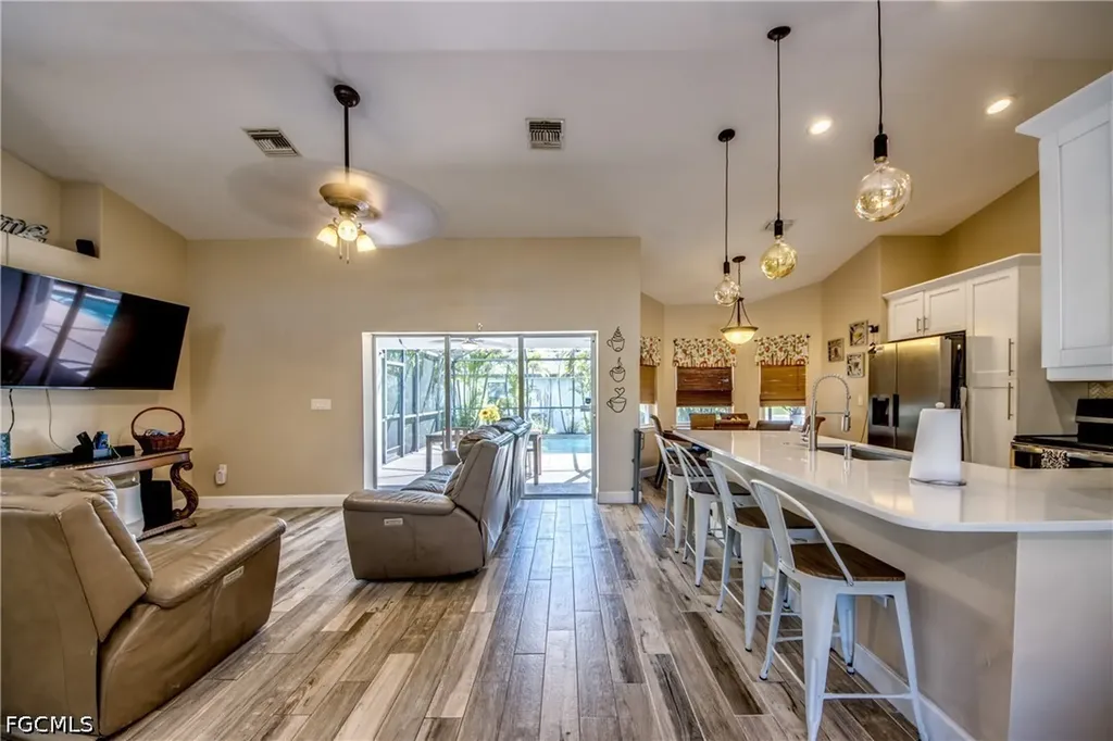 2613 SW 7th Place Cape Coral FL 33914