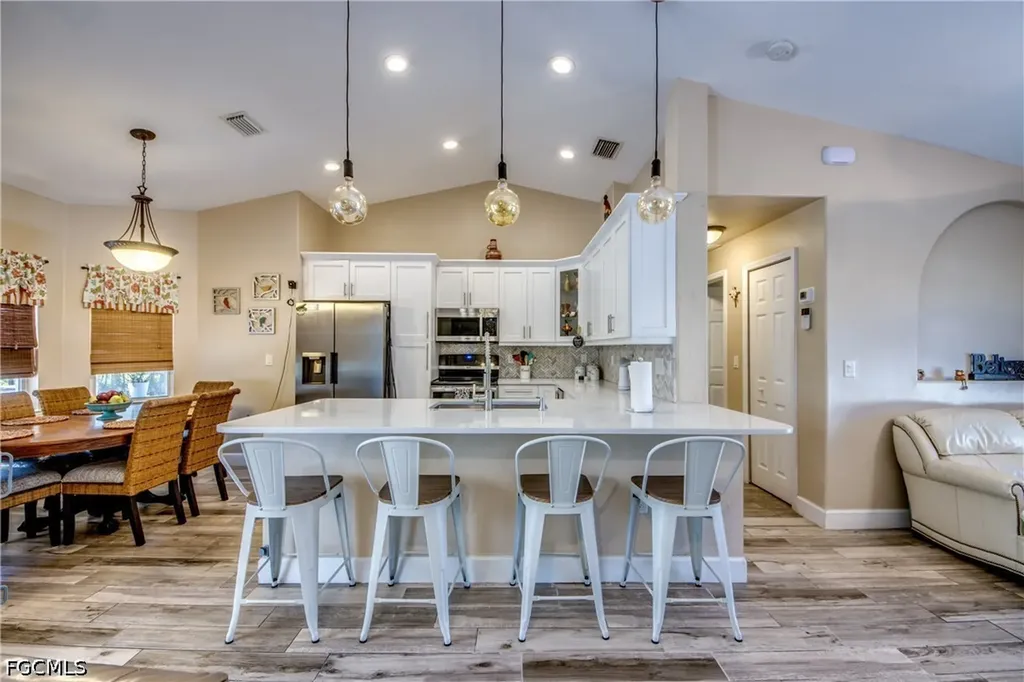 2613 SW 7th Place Cape Coral FL 33914