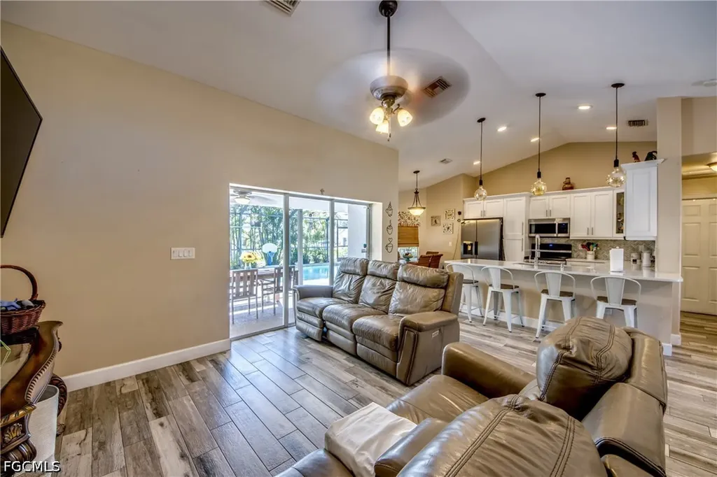 2613 SW 7th Place Cape Coral FL 33914