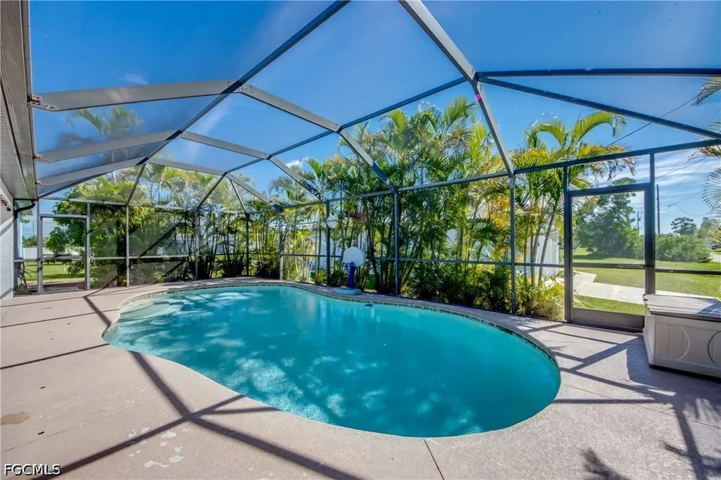 2613 SW 7th Place Cape Coral FL 33914