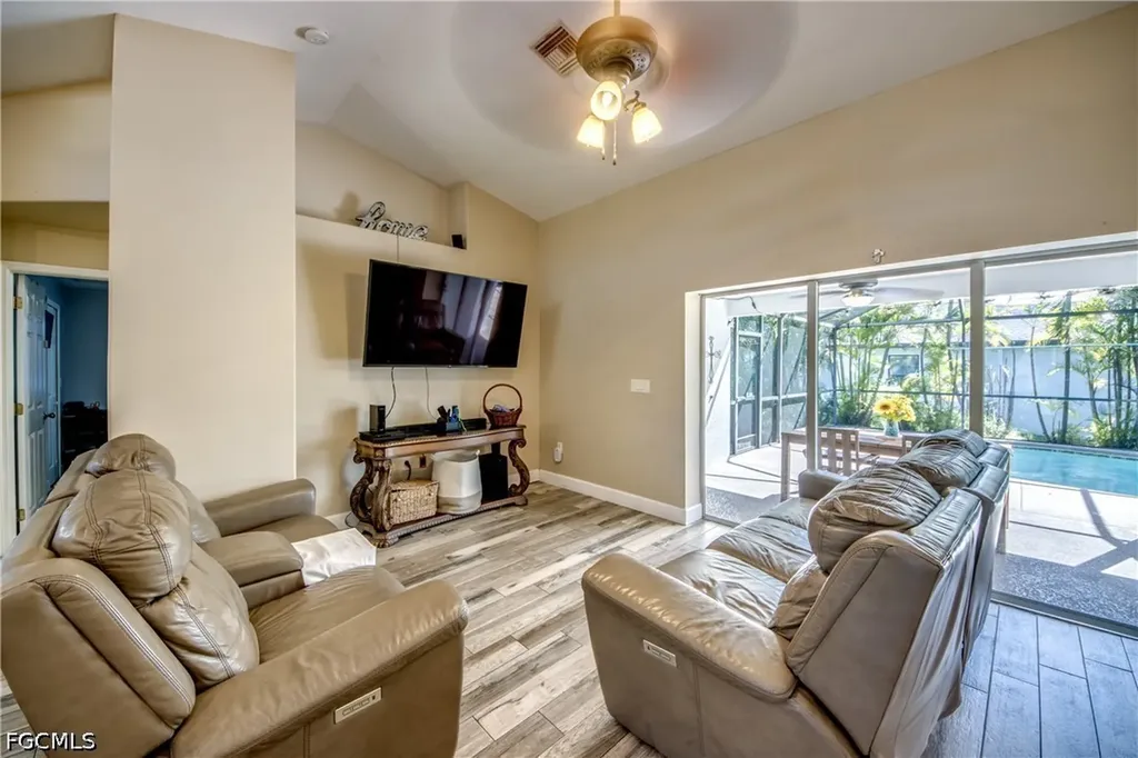 2613 SW 7th Place Cape Coral FL 33914
