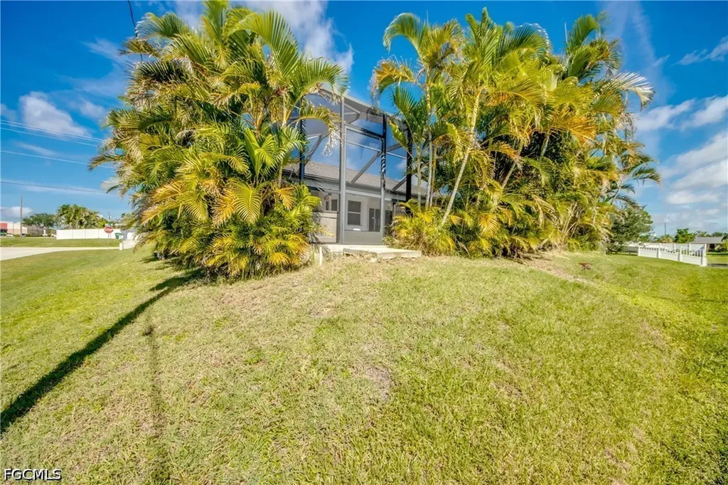 2613 SW 7th Place Cape Coral FL 33914