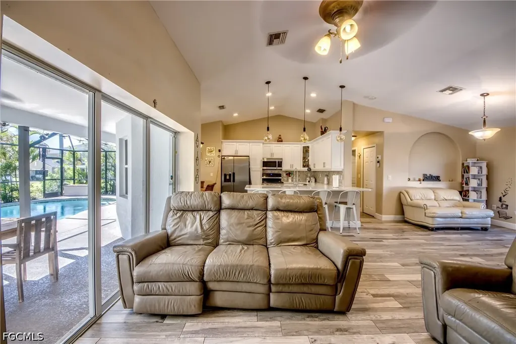 2613 SW 7th Place Cape Coral FL 33914