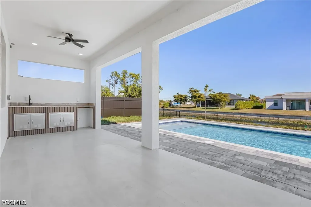 1015 SW 8th Court Cape Coral FL 33991