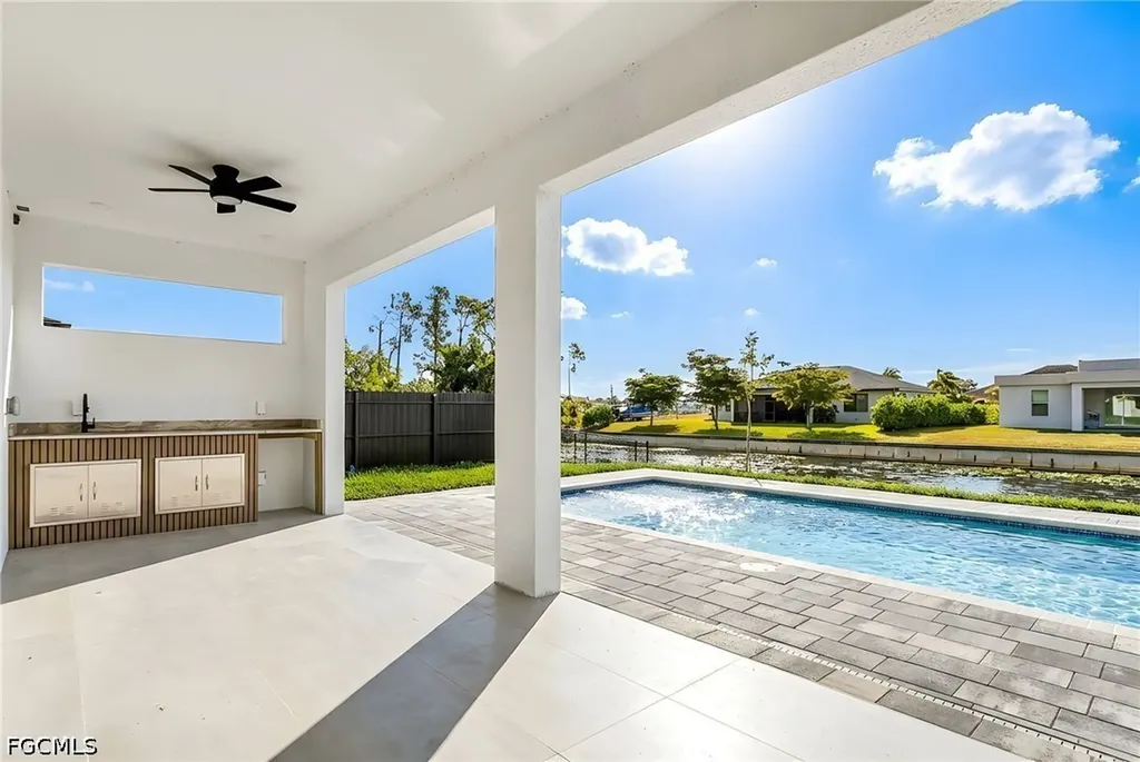 1015 SW 8th Court Cape Coral FL 33991