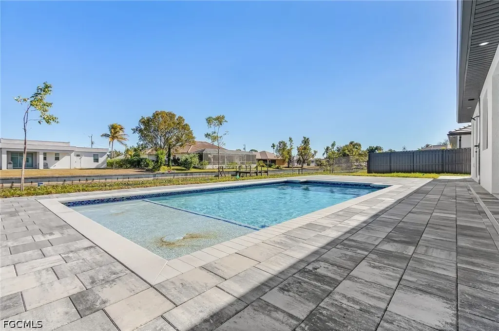 1015 SW 8th Court Cape Coral FL 33991