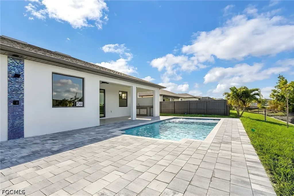 1015 SW 8th Court Cape Coral FL 33991