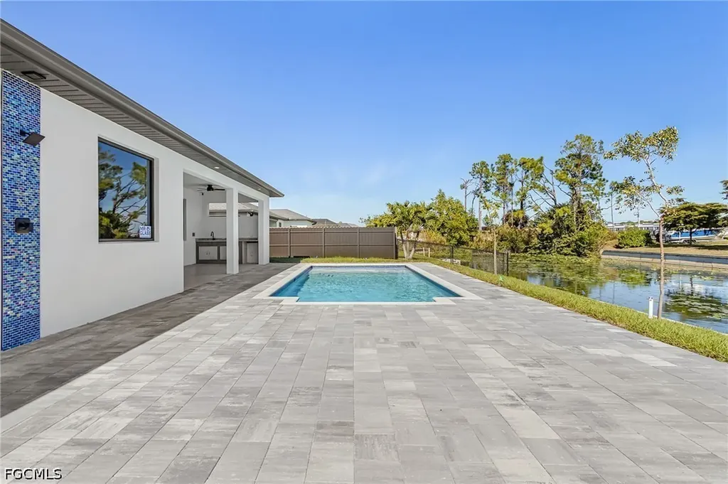 1015 SW 8th Court Cape Coral FL 33991