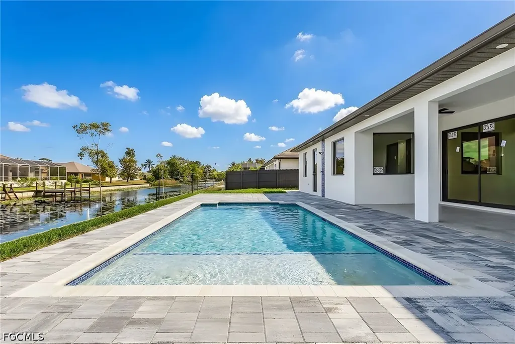 1015 SW 8th Court Cape Coral FL 33991