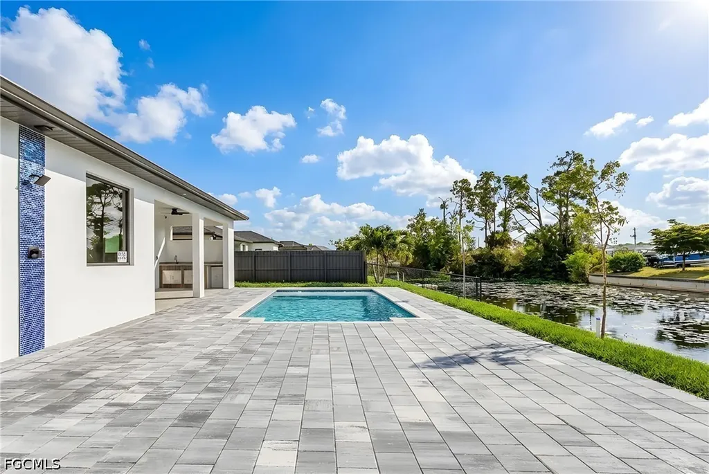 1015 SW 8th Court Cape Coral FL 33991