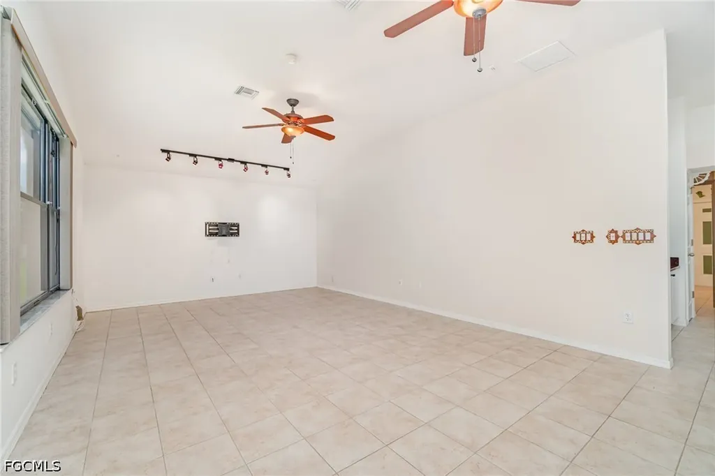 2725 SW 28th Place Cape Coral FL 33914