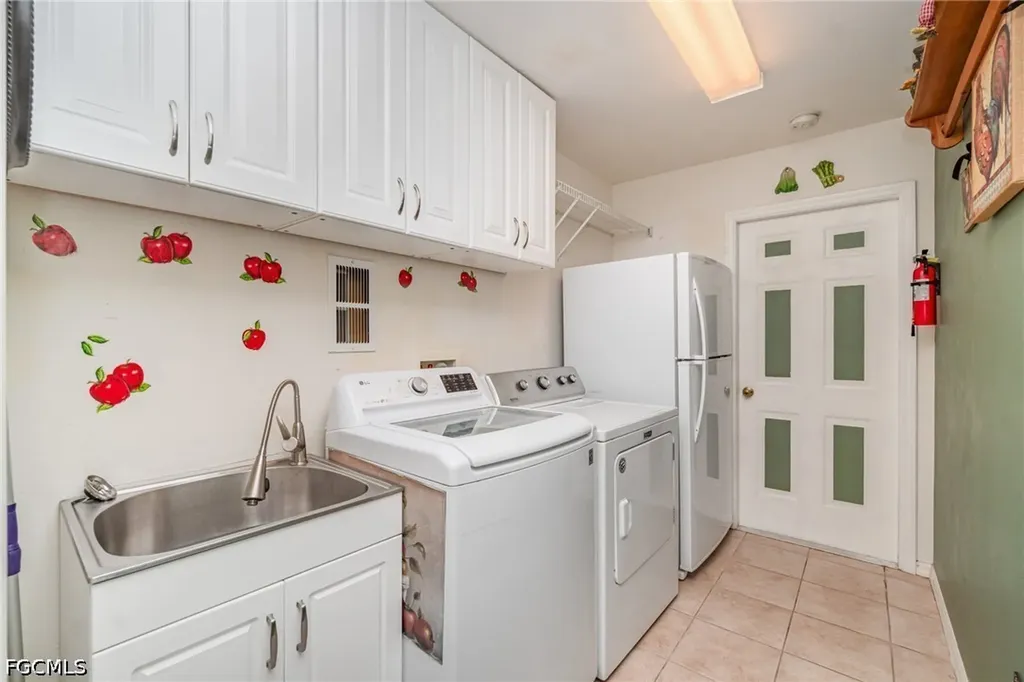 2725 SW 28th Place Cape Coral FL 33914