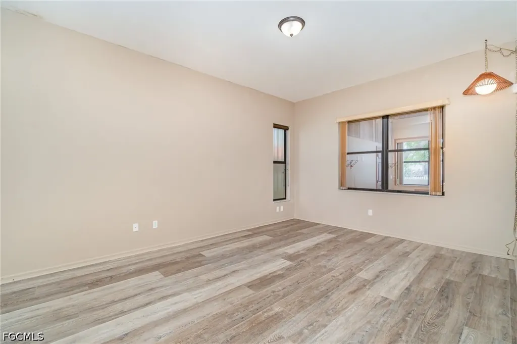 2725 SW 28th Place Cape Coral FL 33914