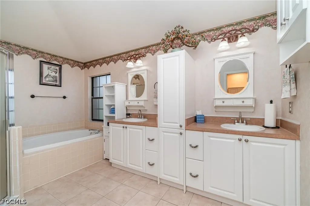 2725 SW 28th Place Cape Coral FL 33914