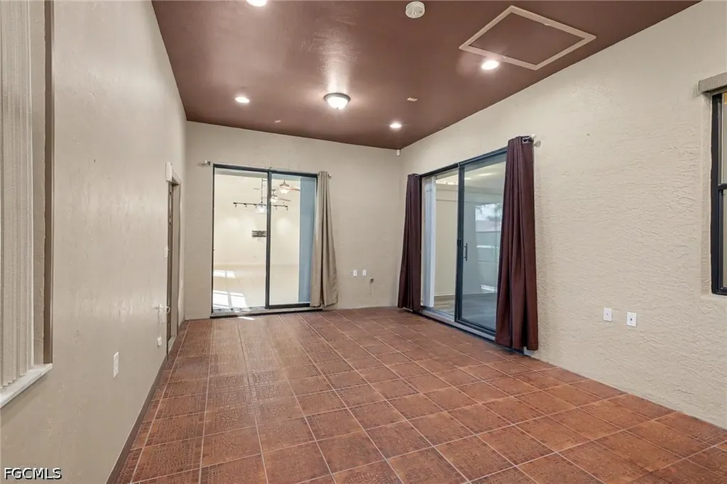 2725 SW 28th Place Cape Coral FL 33914