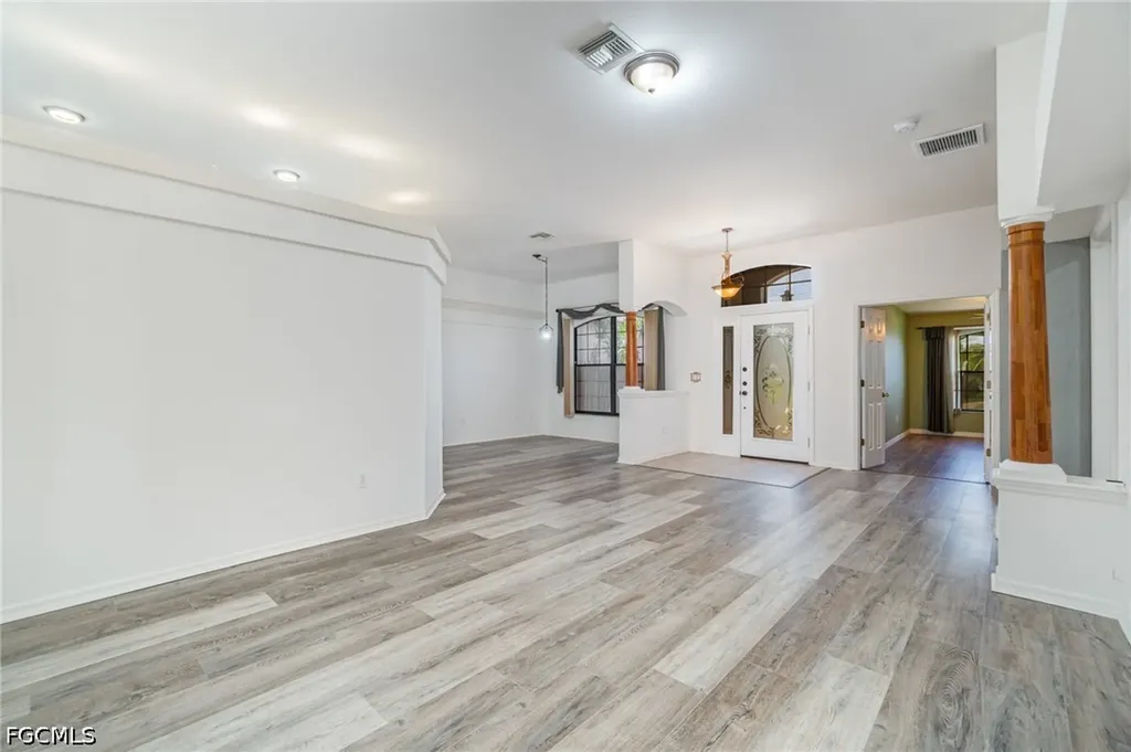 2725 SW 28th Place Cape Coral FL 33914