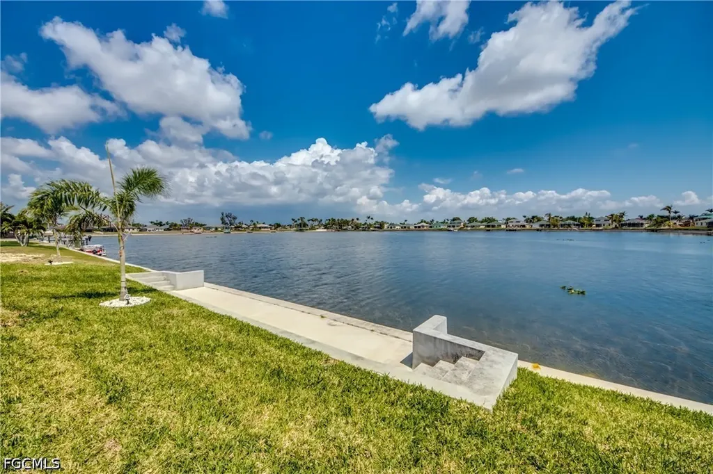 1715 SW 6th Avenue Cape Coral FL 33991