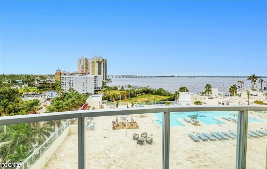 3000 Oasis Grand Boulevard Fort Myers FL 33916