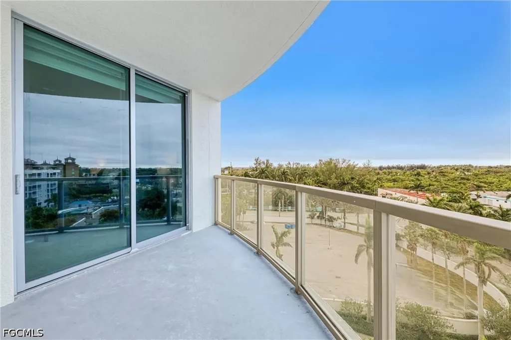 3000 Oasis Grand Boulevard Fort Myers FL 33916