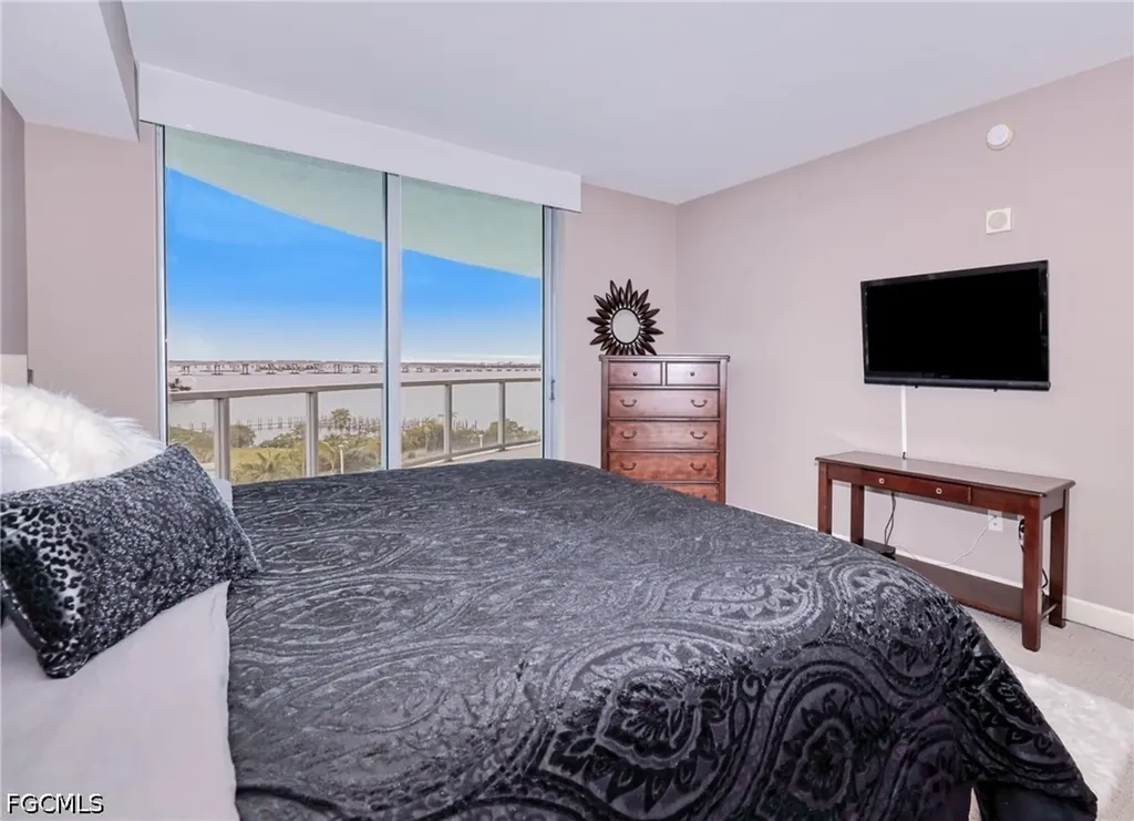 3000 Oasis Grand Boulevard Fort Myers FL 33916