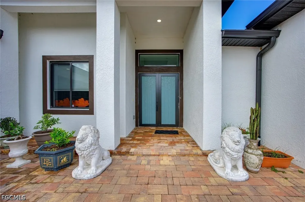 Cape Coral FL, 220 NE 8th Place