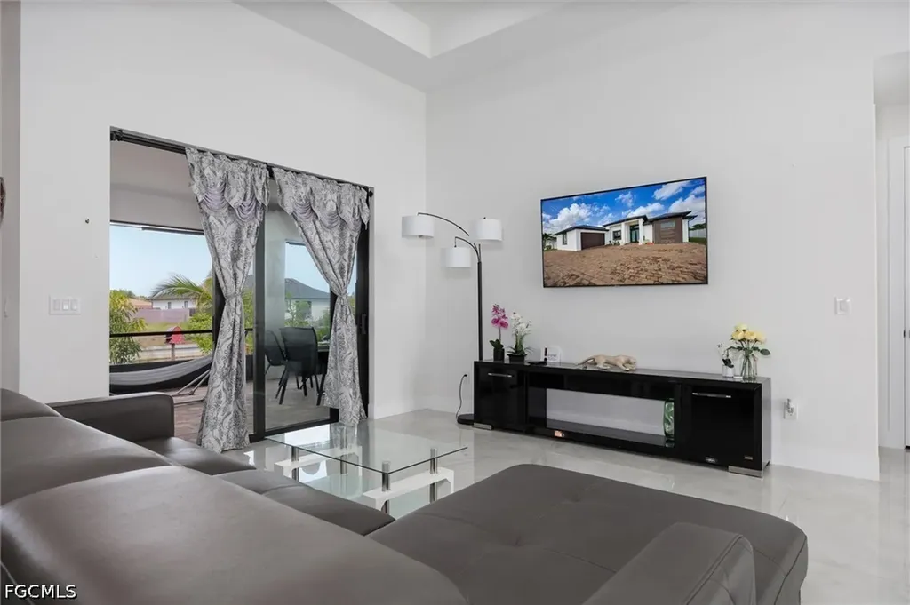 220 NE 8th Place Cape Coral FL 33909
